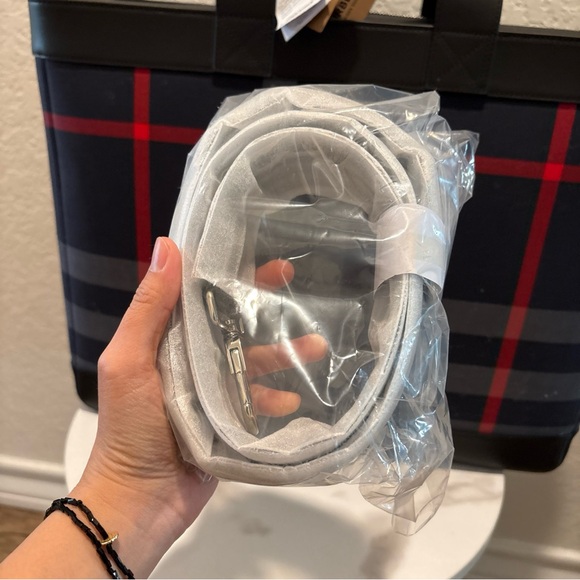 NWT BURBERRY LARGE TOTE NAVY/GREY IP CHECK WITH PaperBag, Tag, Dustbag - Picture 3 of 13